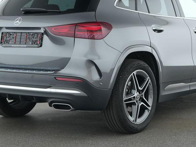 Mercedes-Benz GLA 180 Automatic AMG Line Premium - foto 2 di 9