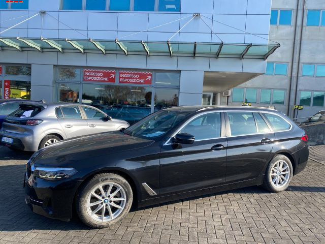BMW 520 d 48V xDrive Touring Business - foto 2 di 4