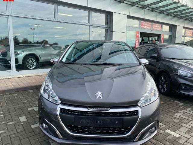Peugeot 208 PureTech 82 Stop&Start 5 porte Signature, del 2019, 89.000 km, in vendita a Treviso (TV)