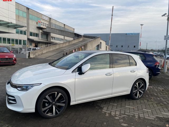 Volkswagen Golf 1.5 eTSI 150 CV DSG Style, del 2024, 5.500 km, in vendita a Treviso (TV)