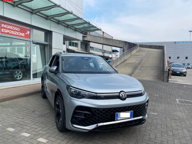 Volkswagen Tiguan 2.0 TDI 150 CV DSG R-Line - foto 2 di 8