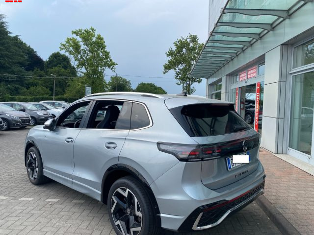 Volkswagen Tiguan 2.0 TDI 150 CV DSG R-Line - foto 4 di 8