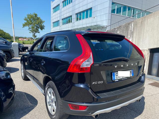 Volvo XC60 D3 AWD Geartronic Kinetic - foto 4 di 9