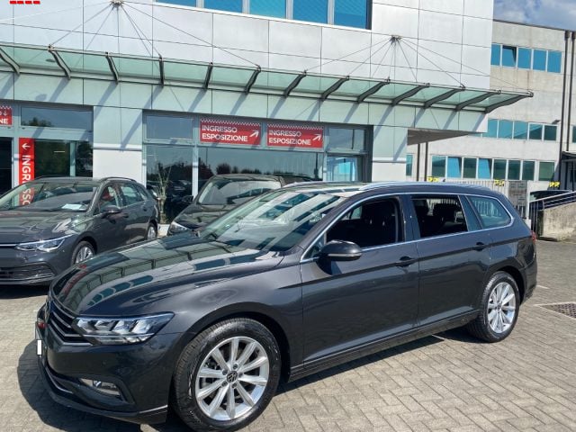 Volkswagen Passat Variant 2.0 TDI SCR EVO DSG Business, del 2022, 105.000 km, in vendita a Treviso (TV)