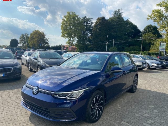 Volkswagen Golf 1.0 eTSI EVO DSG Life, del 2023, 33.000 km, in vendita a Treviso (TV)