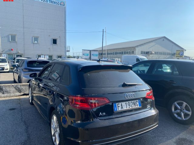 Audi A3 SPB 1.6 TDI ultra Attraction - foto 3 di 4