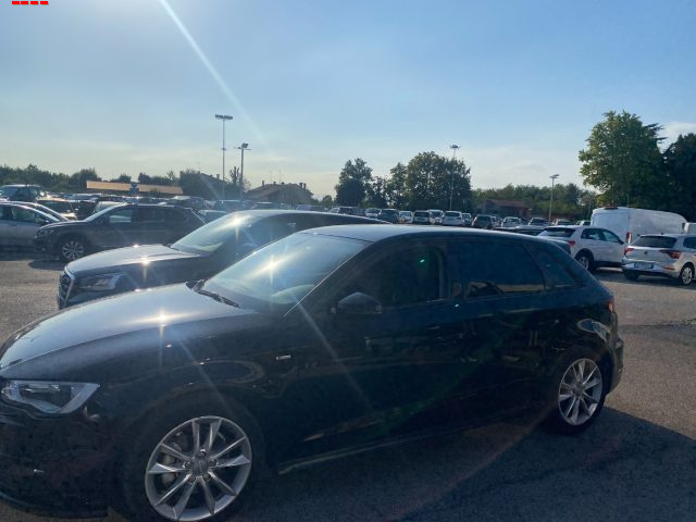 Audi A3 SPB 1.6 TDI ultra Attraction - foto 2 di 4