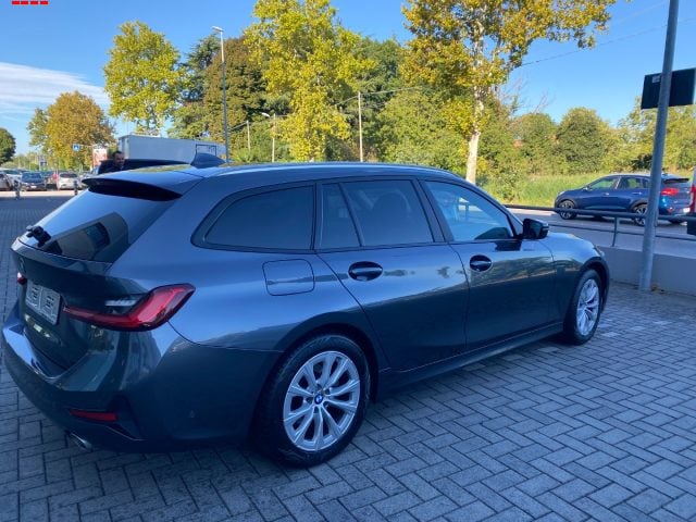BMW 318 d Touring Business Advantage - foto 3 di 4