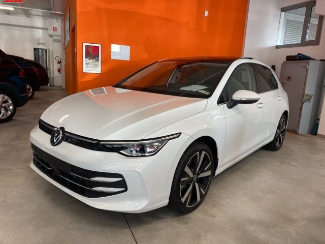 Volkswagen Golf 1.5 eTSI 150 CV ACT DSG Style, del 2024, 5.500 km, in vendita a Treviso (TV)