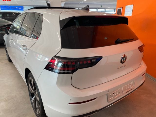 Volkswagen Golf 1.5 eTSI 150 CV ACT DSG Style - foto 4 di 4