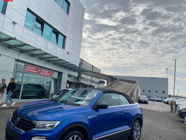 Volkswagen T-Roc Cabriolet 1.5 TSI ACT active - foto 2 di 4