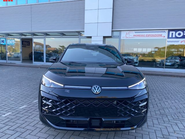 Volkswagen T-Roc NEW 1.5 eTSI ACT 150 CV DSG R-Line - foto 3 di 4