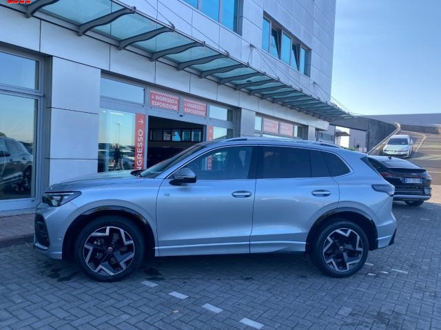 Volkswagen Tiguan 2.0 TDI 150 CV DSG R-Line - foto 2 di 4