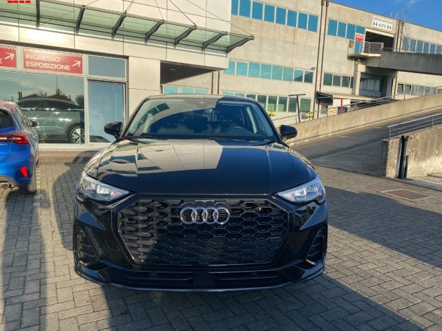 Audi Q3 SPB 35 TFSI S tronic Business Plus - foto 2 di 4