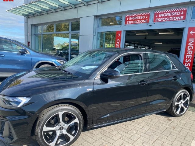 Audi A1 SPB 30 TFSI S line edition - foto 2 di 4