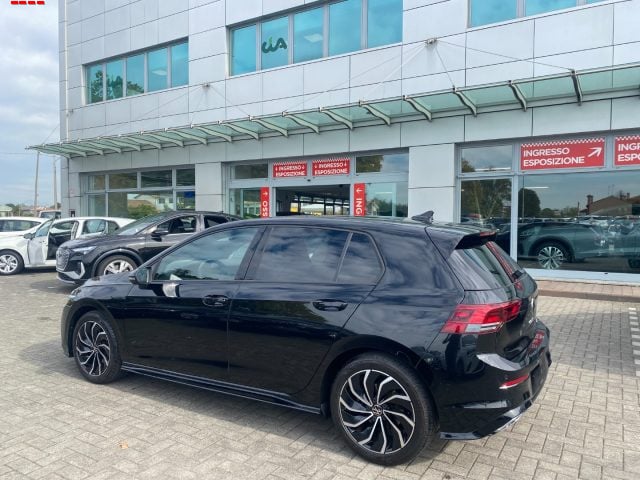 Volkswagen Golf 1.5 eTSI 150 CV ACT DSG R-Line - foto 3 di 4