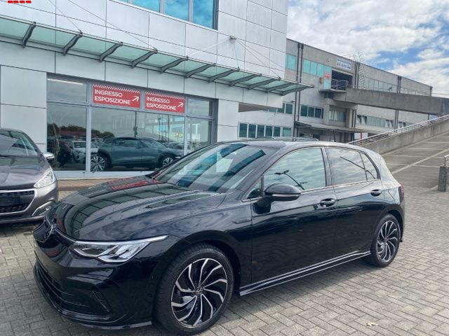Volkswagen Golf 1.5 eTSI 150 CV ACT DSG R-Line, del 2024, 35.000 km, in vendita a Treviso (TV)