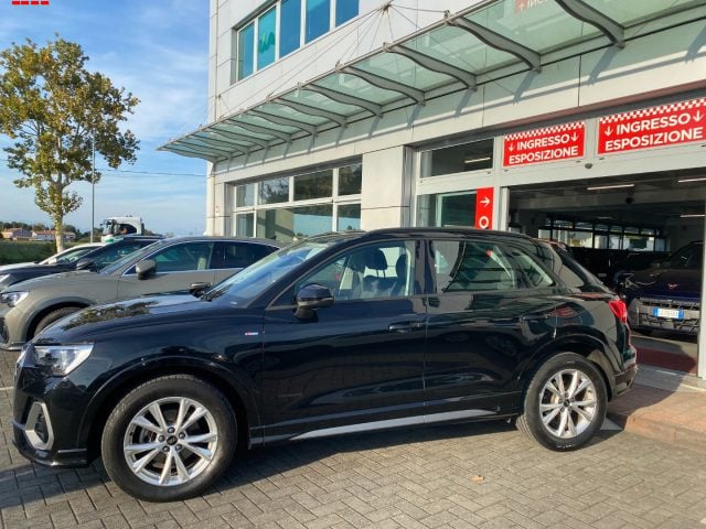 Audi Q3 35 TFSI S tronic S line edition - foto 3 di 4