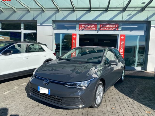 Volkswagen Golf 2.0 TDI 115 CV SCR Life, del 2023, 136.000 km, in vendita a Treviso (TV)