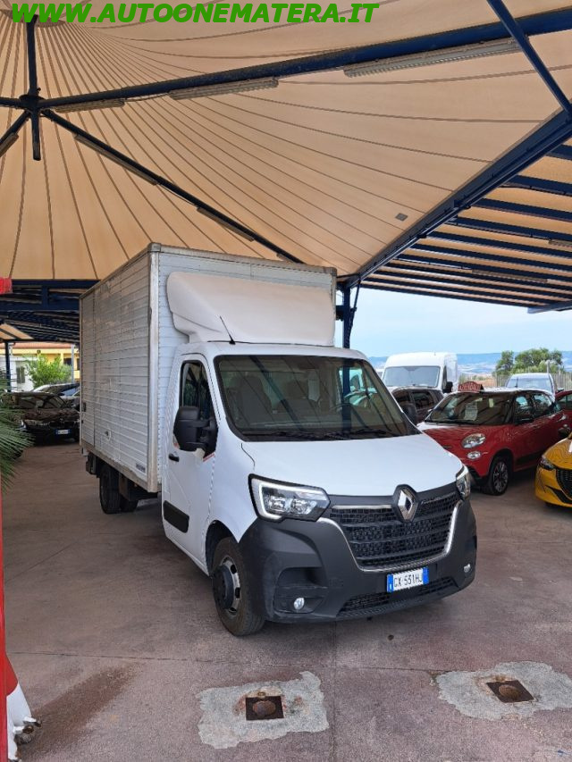Renault Master T35 2.3 DCI-Cabinato Energy-SPONDA IDRAULICA, del 2024, 27.200 km, in vendita a Matera (MT)