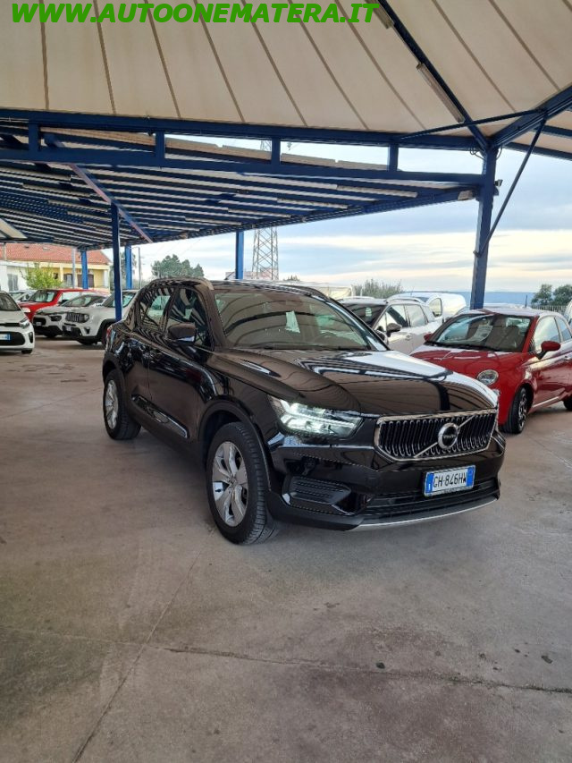 Volvo XC40 1.5 T3 Momentum Pro Autom. - foto 2 di 4