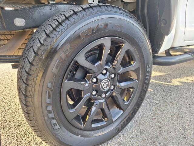 Toyota Hilux 2.8 D 4WD 4 porte Double Cab Invincible N�GG867 usato a ROSSANO VENETO