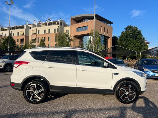 Ford Kuga 2.0 TDCI 150 CV S&S 4WD Powershift Titanium - foto 3 di 4