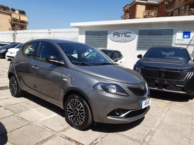 Lancia Ypsilon 1.0 FireFly 5 porte S&S Hybrid Alberta Ferretti - foto 3 di 4