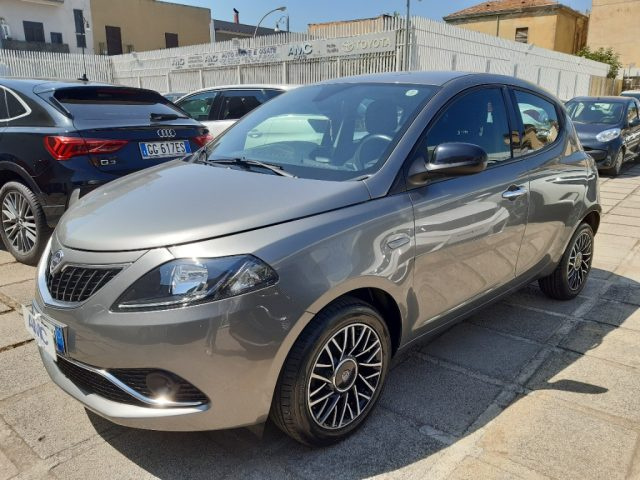 Lancia Ypsilon 1.0 FireFly 5 porte S&S Hybrid Alberta Ferretti - foto 2 di 4