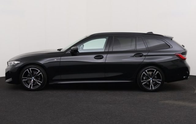 BMW 318 i Touring Msport - foto 2 di 4