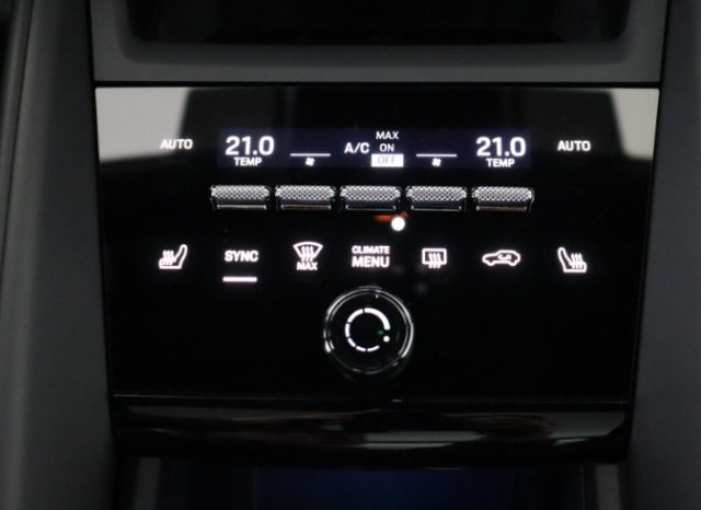 Porsche Macan Ev Bose Tetto Panoramico PASM, del 2024, 3.900 km, in vendita a Liscate (MI)