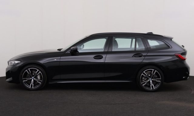 BMW 330 i xDrive Touring Msport - foto 2 di 4