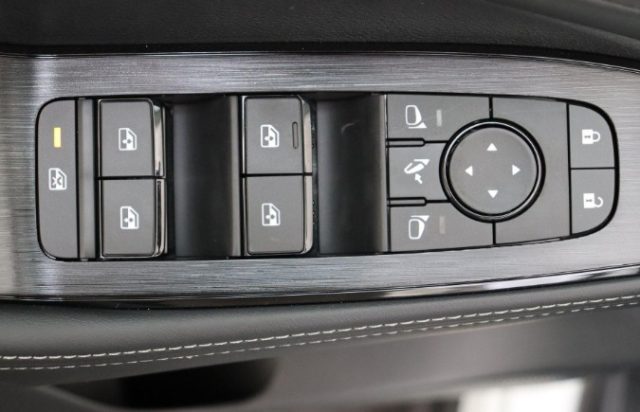 Nissan X-Trail e-Power e-4orce 4WD 7 posti Acenta Tetto Pan km 0 a LISCATE