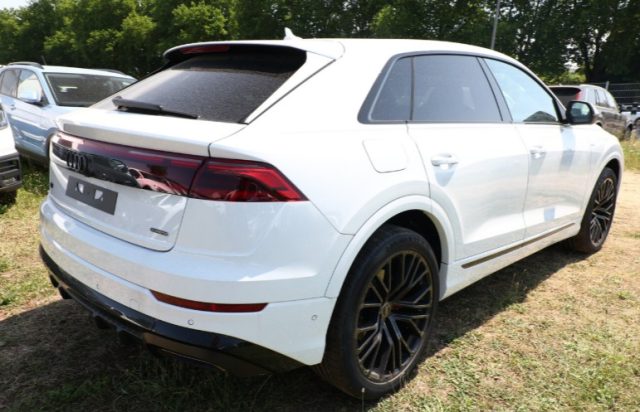 Audi Q8 SUV 55 TFSI e quattro tiptronic S line edition - foto 2 di 4