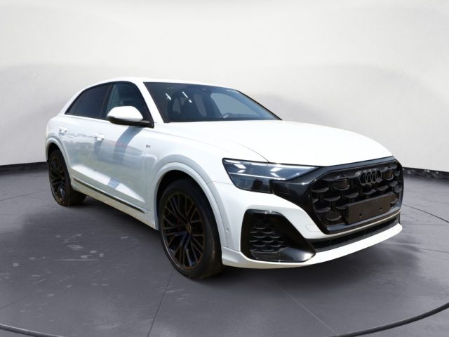 Audi Q8 SUV 55 TFSI e quattro tiptronic S line edition km 0 a LISCATE
