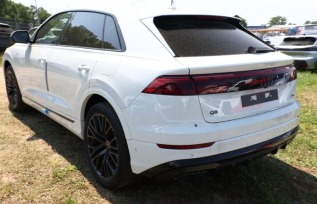 Audi Q8 SUV 55 TFSI e quattro tiptronic S line edition - foto 3 di 4