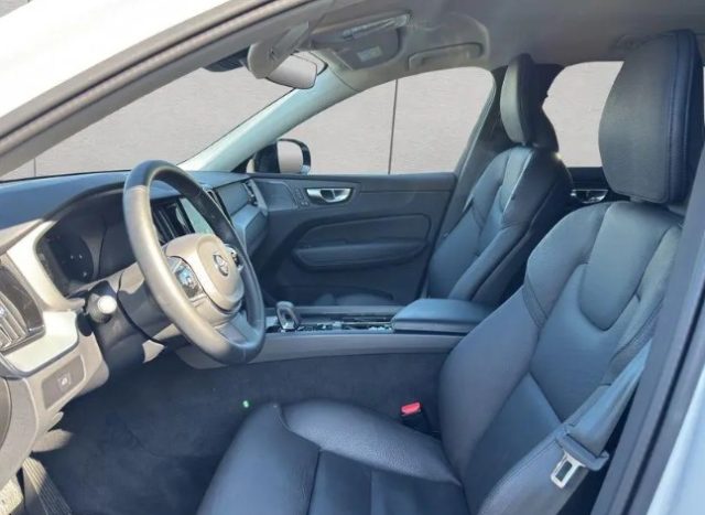 Volvo XC60 B4 (d) AWD automatico Plus Dark N1Autocarro usato a LISCATE