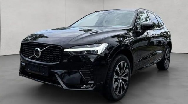 Volvo XC60 B4 (d) AWD automatico Plus Dark N1Autocarro - foto 2 di 4