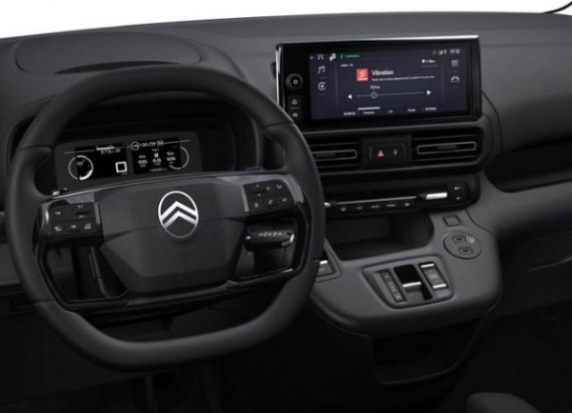 Citroen Berlingo BlueHDi 130 S&S EAT8 Combi Plus N1 Style e Confort - foto 3 di 4