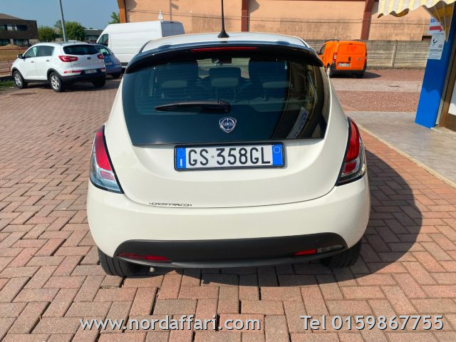 Lancia Ypsilon 1.0 FireFly 5 porte S&S Hybrid Oro 5 POSTI - foto 2 di 4