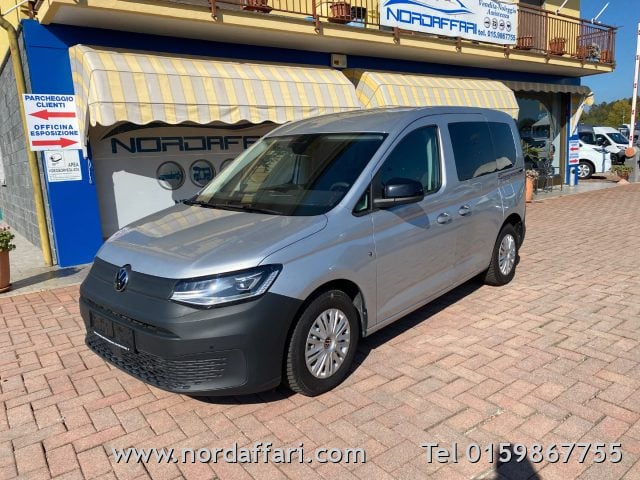 Volkswagen Caddy 2.0 TDI 102 CV Life 5 posti, del 2023, 64.989 km, in vendita a Brusnengo (BI)