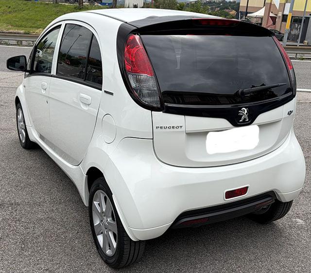 Peugeot iOn Active - foto 3 di 4