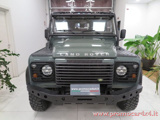 Land Rover Defender 110 2.4 TD4 Station Wagon Autocarro 5 Posti - foto 2 di 4