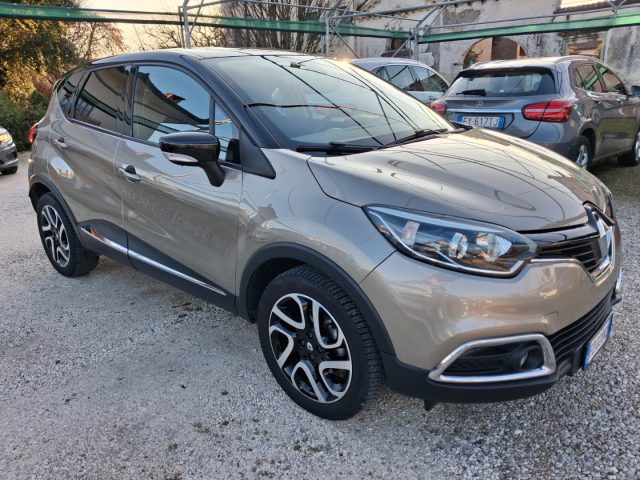 Renault Captur dCi 8V 90 CV Start&Stop Energy Intens R-link - foto 2 di 4