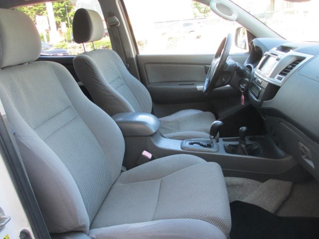 Toyota Hilux + IVA !!! 3.0 D-4D aut.4WD 4p. DC Stylex, del 2012, 320.200 km, in vendita a Pisogne (BS)
