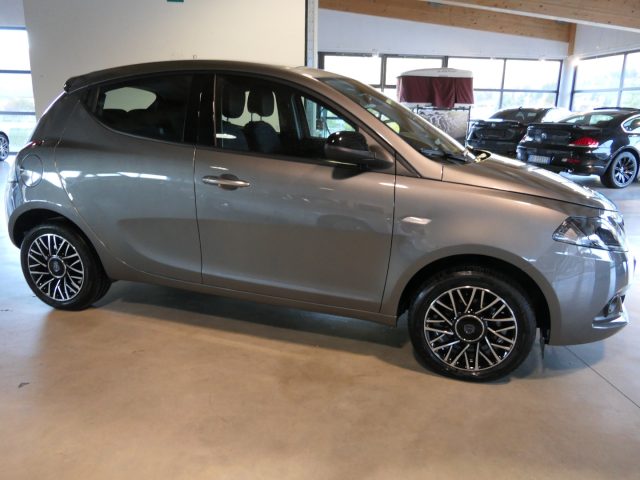 Lancia Ypsilon 1.0 FireFly 5 porte S&S Hybrid Platino - foto 3 di 4