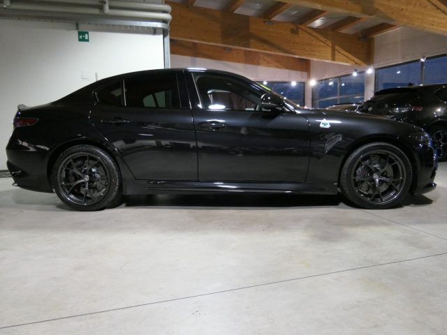 Alfa Romeo Giulia 2.9 V6 Bi-Turbo AT8 Quadrifoglio - foto 3 di 4