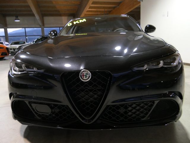 Alfa Romeo Giulia 2.9 V6 Bi-Turbo AT8 Quadrifoglio - foto 2 di 4
