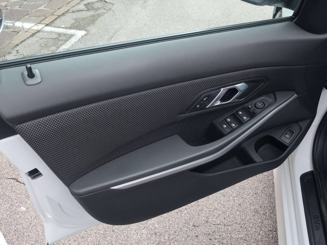 BMW 318 Serie 3 G21 Touring 318d Touring mhev 48V Business - foto 4 di 4