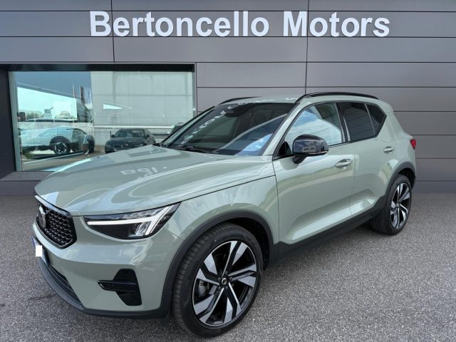 Volvo XC40 2.0 197cv B4 Plus Dark HARMAN-20"-WINTER-LED - foto 2 di 4